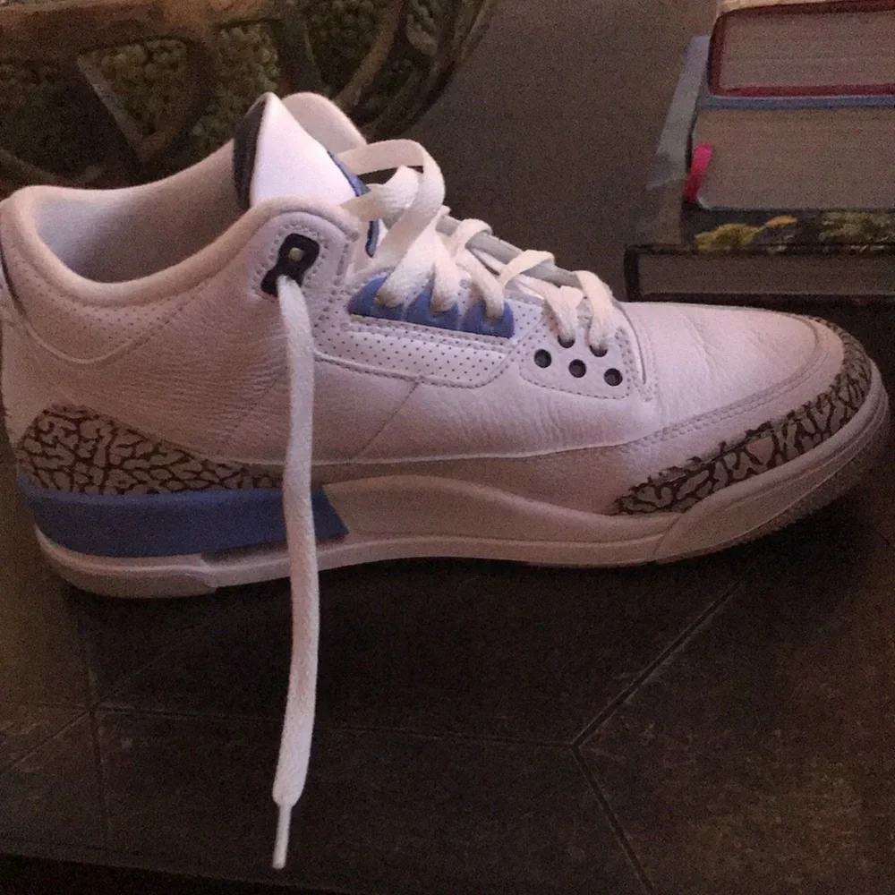 Air Jordan 3 Retro UNC